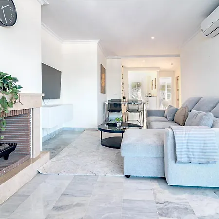 Apartment Sunshine Getaway In Nueva Andalucia Close To Centro Plaza