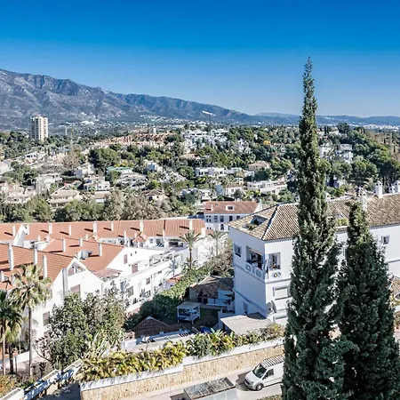 Sunshine Getaway In Nueva Andalucia Close To Centro Plaza